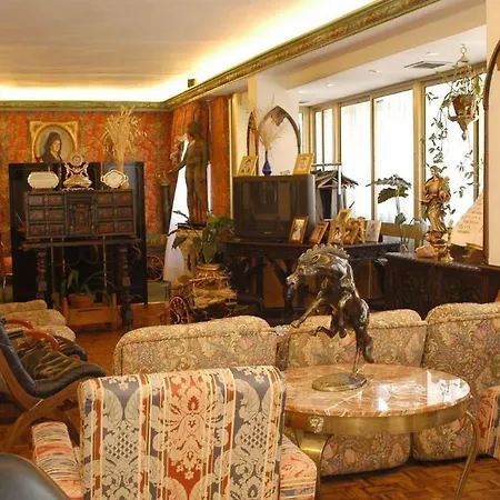 Julia Hotel